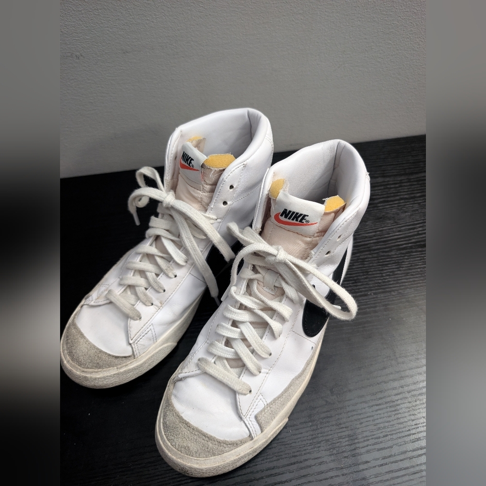 Nike Blazer Mid '77 Lace Up Mid Top Sneaker White Black Size 8.5